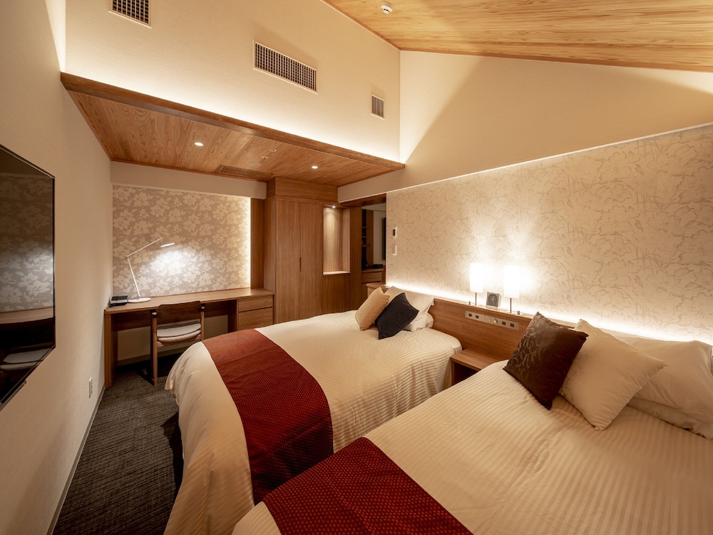 ROYAL, SUITE