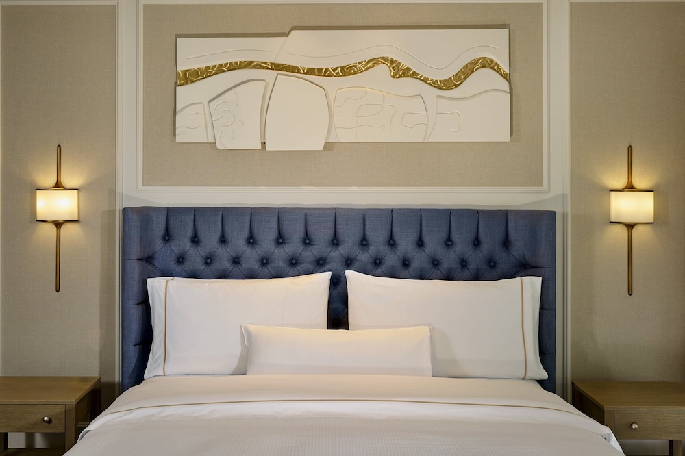 The College Green Hotel Dublin, Autograph Collection 11/63