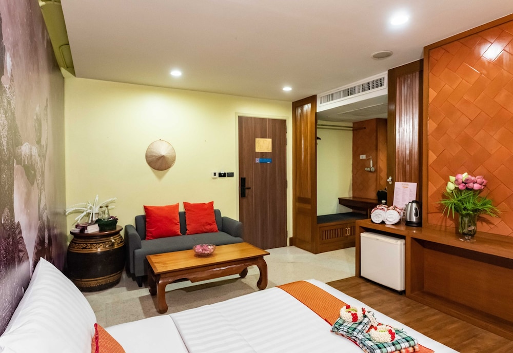 Dang Derm Hotel 8/68