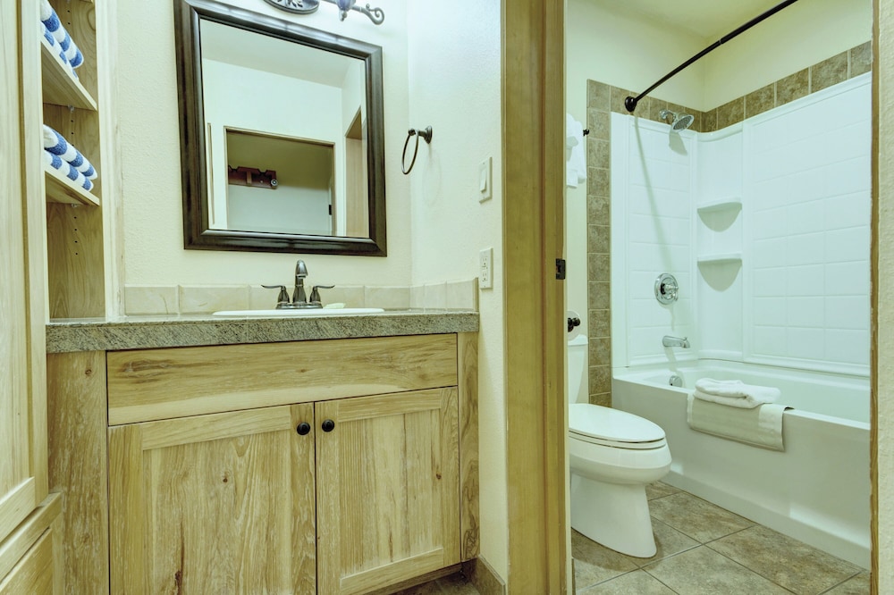 STUDIO, SUITE, KITCHEN