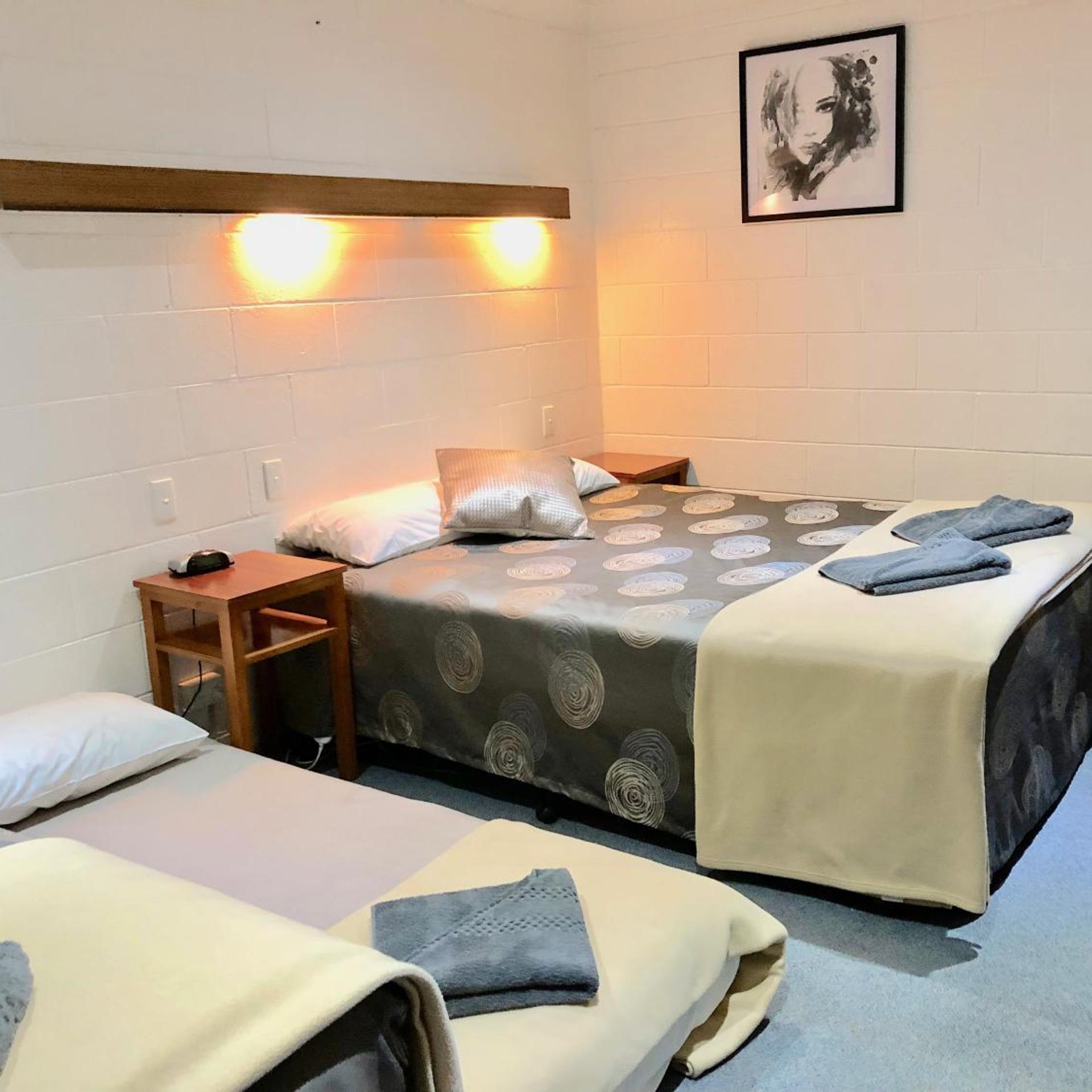 BYER FOUNTAIN MOTOR INN 12/50