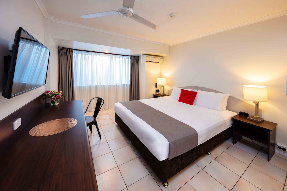 ROOM, KING BED