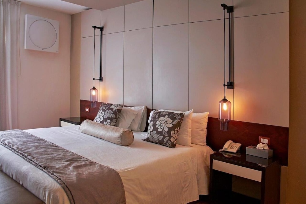 Alesia Hotel 10/52