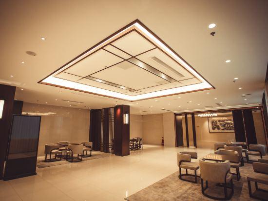 Ramada Encore by Wyndham Linqu Downtown 27/37
