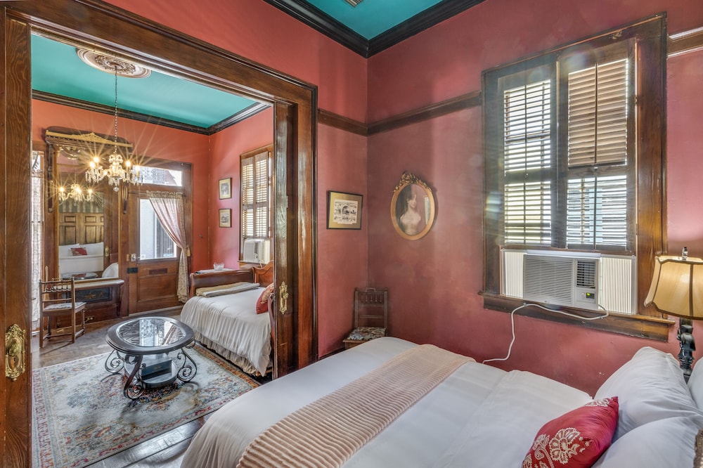 Royal Barracks Guest House 14/37