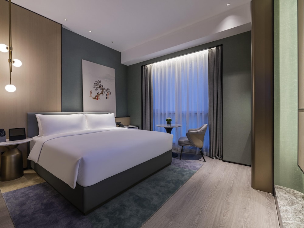غرفة كلاسيكية بسرير كينج، Novotel Shanghai Wanyuan 3/7