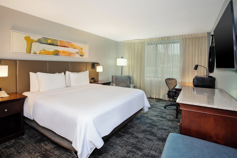 Crowne Plaza Chicago Northbrook 16/66