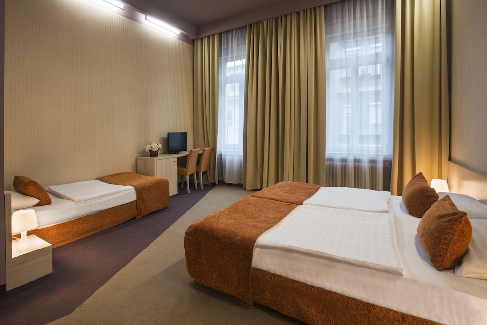 ROOM, TRIPLE