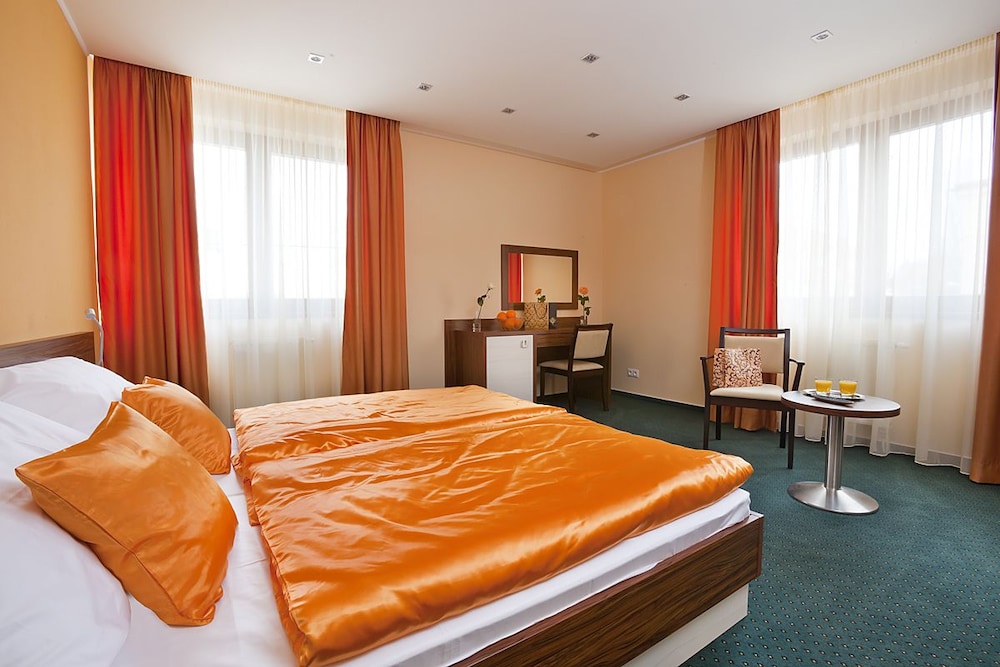 Viktor Hotel 20/55