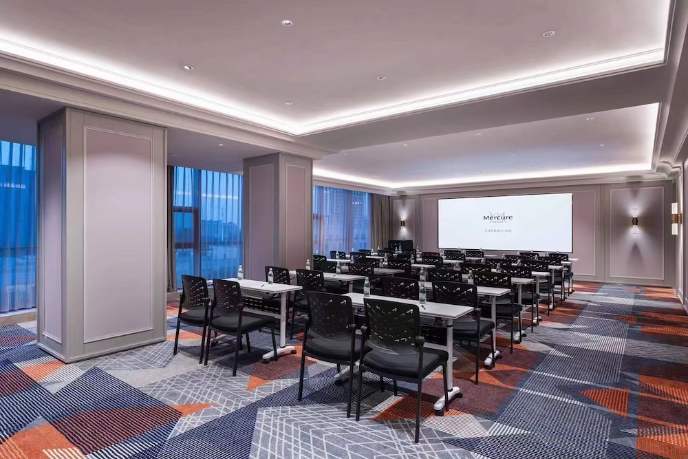 Mercure Nantong Suxitong Riverside 35/42