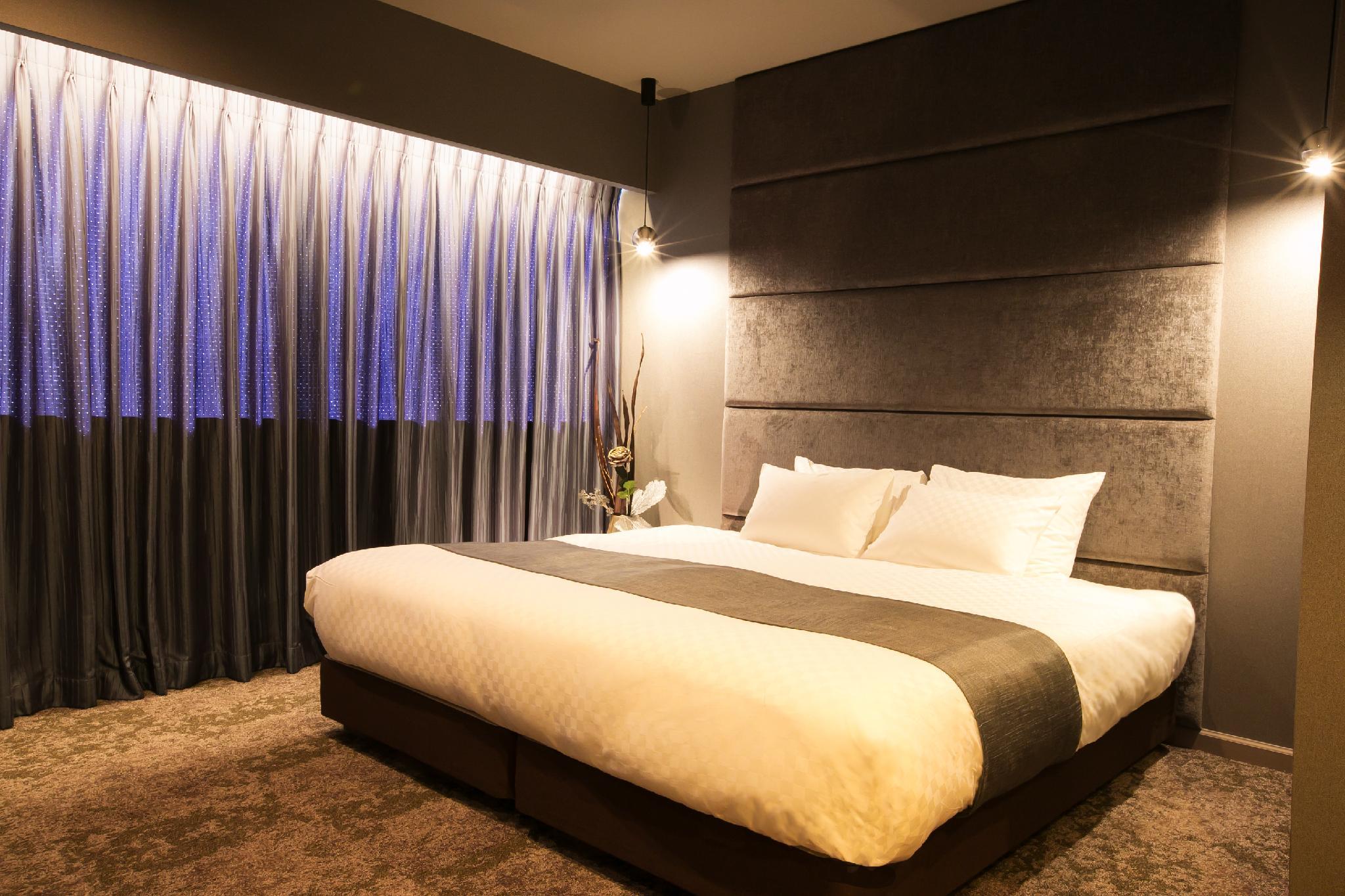 DELUXE, DOUBLE BED
