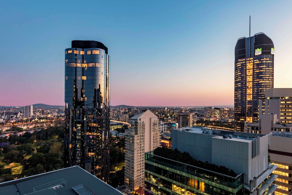 Oaks Brisbane River City Suites 61/72