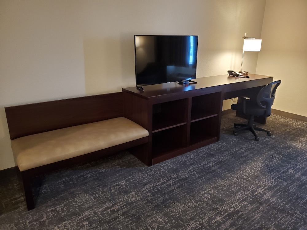 Cobblestone Suites Oshkosh 60/75