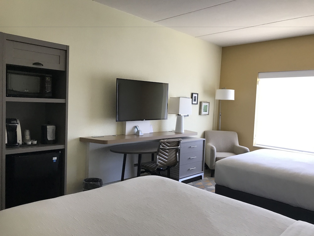 Holiday Inn & Suites Asheville-Biltmore Village Area 16/70