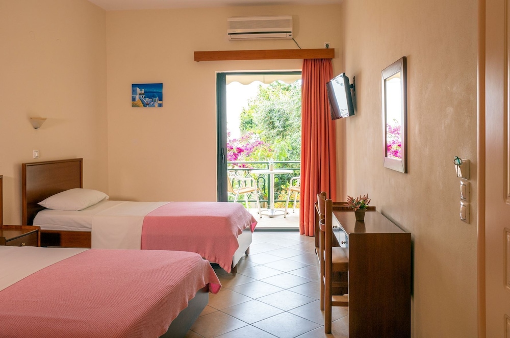 Loukas Hotel &amp; Apartments 17/50