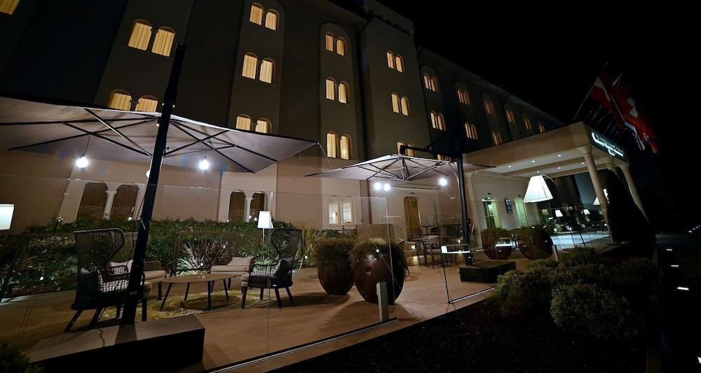 Best Western Grand Htl Guinigi 7/62