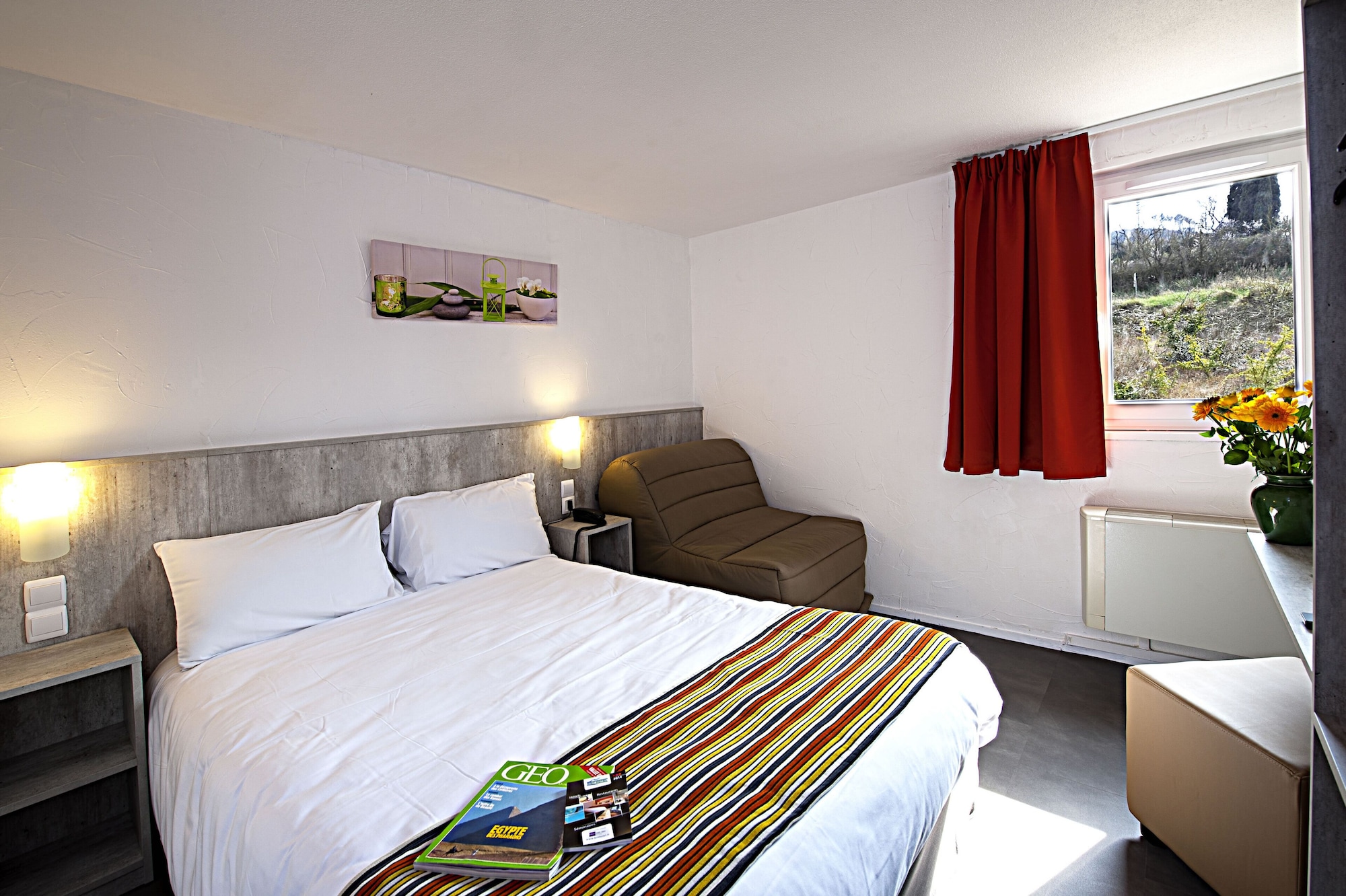 ROOM, DOUBLE BED