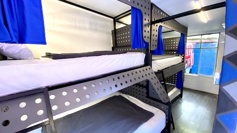 Roomies Hostel Condesa 5/25