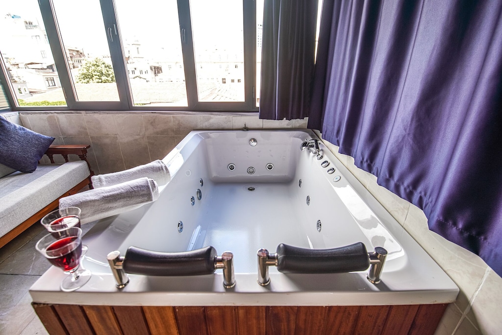 Mitani Suites 30/50