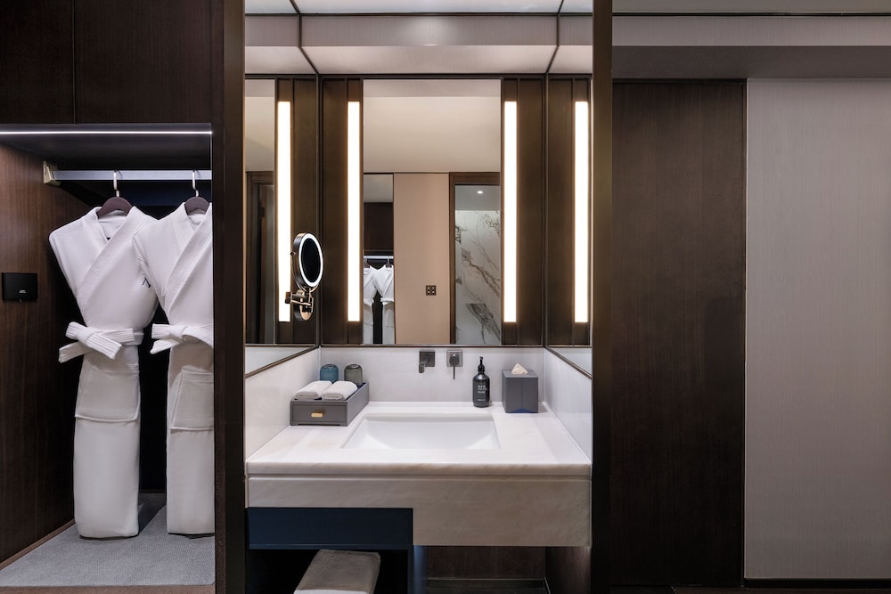 Novotel Shanghai Xuhui Riverside 50/50