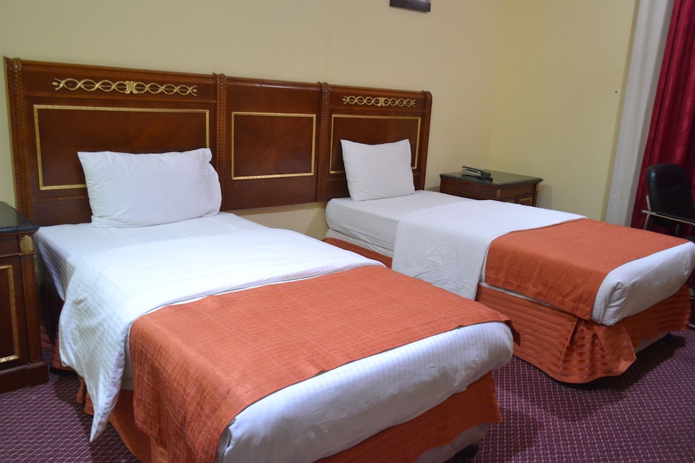 DELUXE, TWIN BEDS