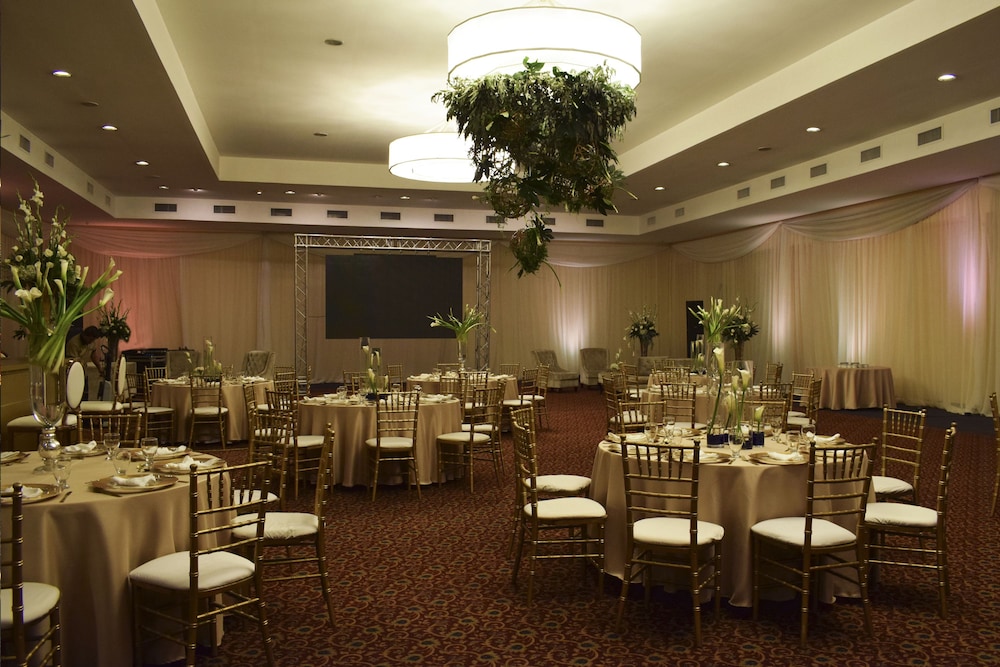 Conquistador Hotel And Conference Center 52/65