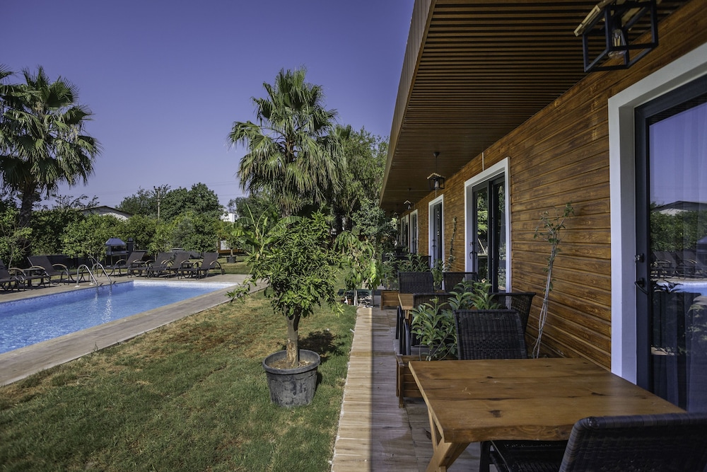 Terra Garden Hotel 16/17