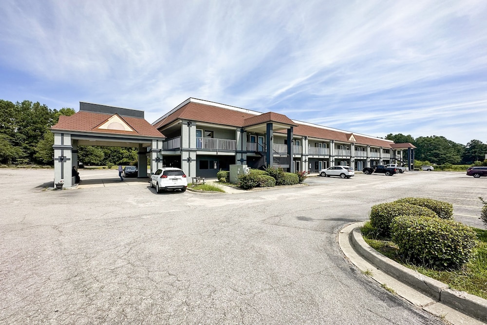 Executive Inn By OYO Ridgeway I-77 in RIDGEWAY - SC
