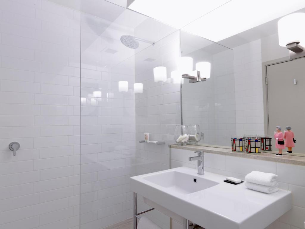 QT Junior Suite، QT Canberra 5/5