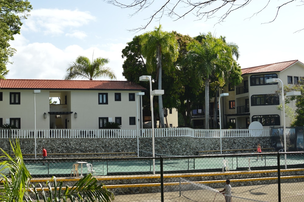 Lifestyle Royal Suites 9/44