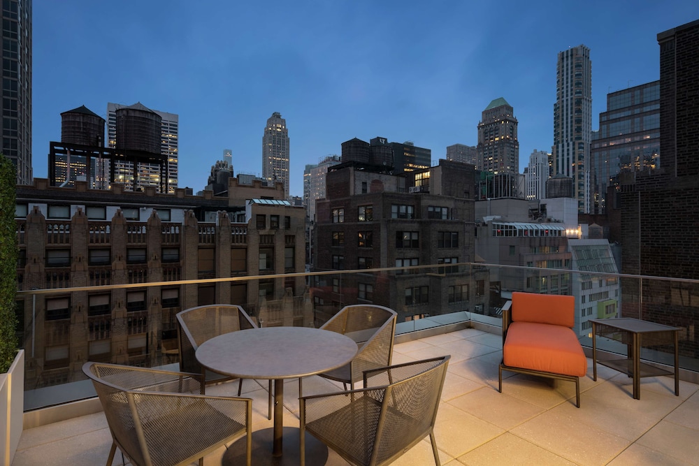Embassy Suites by Hilton New York Manhattan Times Square 70/79