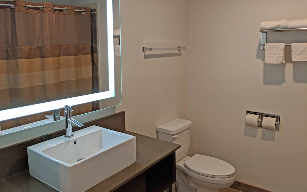 EPIC Hotel Pico Rivera 39/41