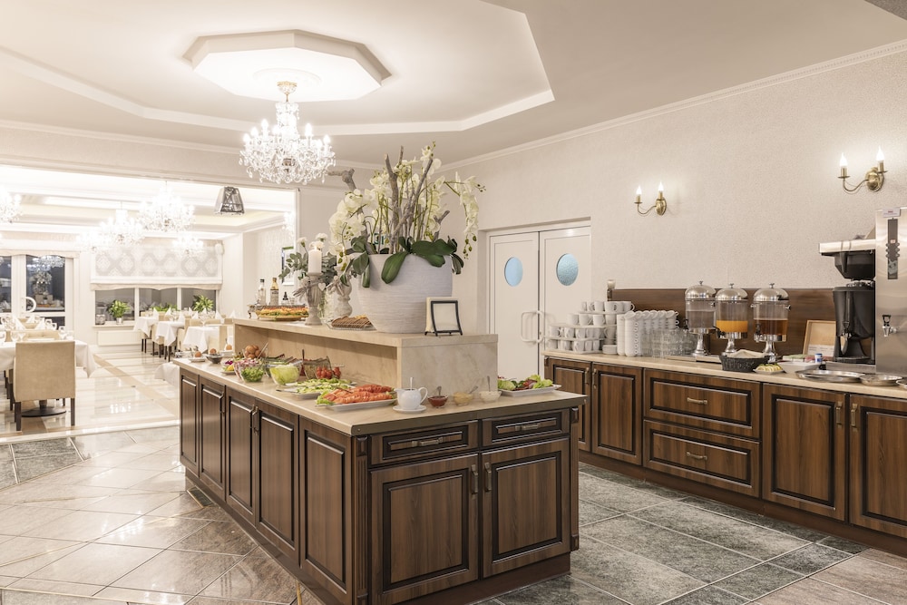 Bursztyn Medical Spa & Wellness 11/74