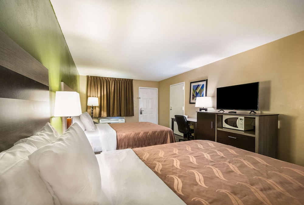 Quality Inn Suites Garland East Dallas 26/56