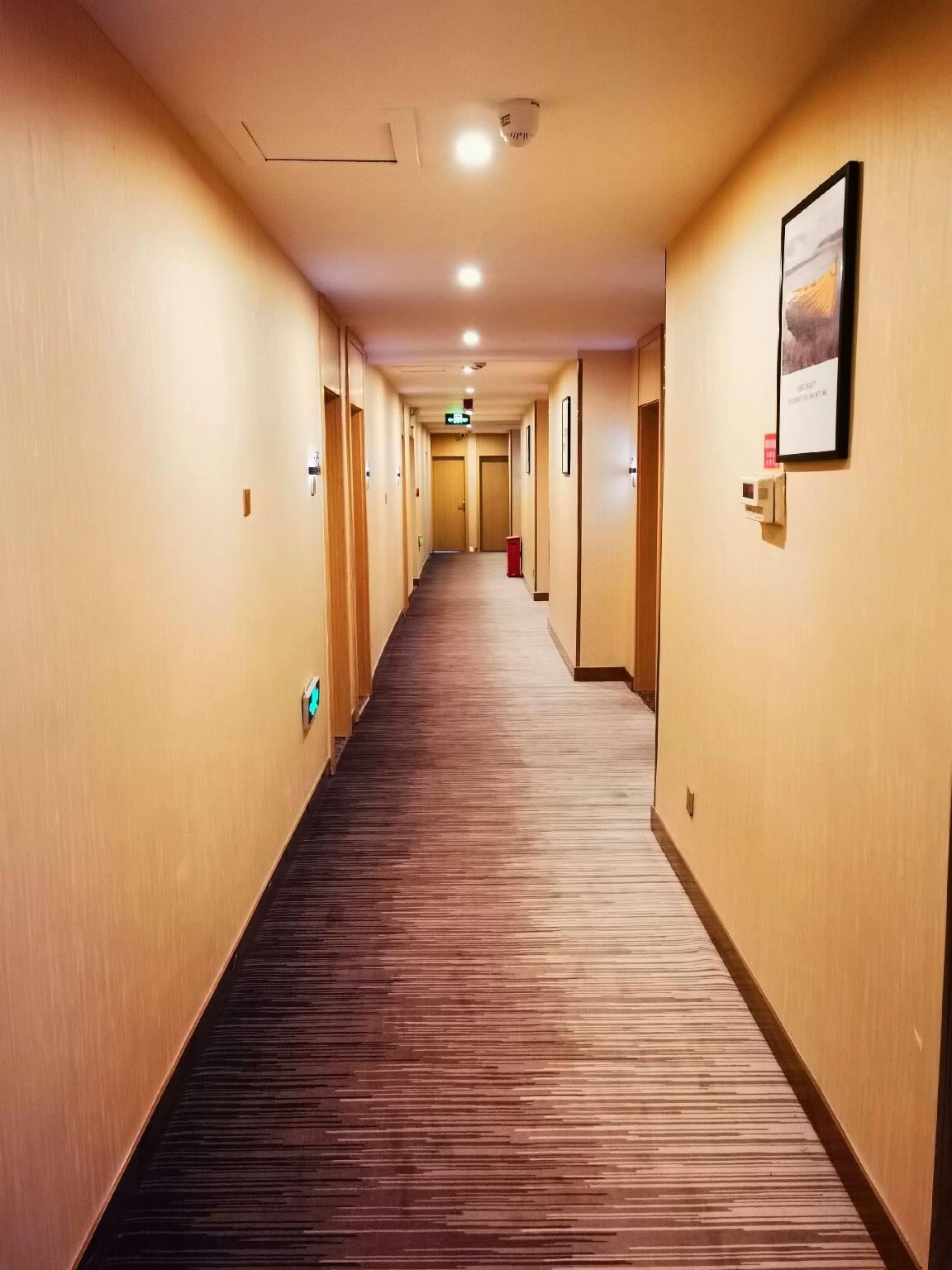 Green Tree Inn Urumqi South Xinhua Road Business Hotel 33/42