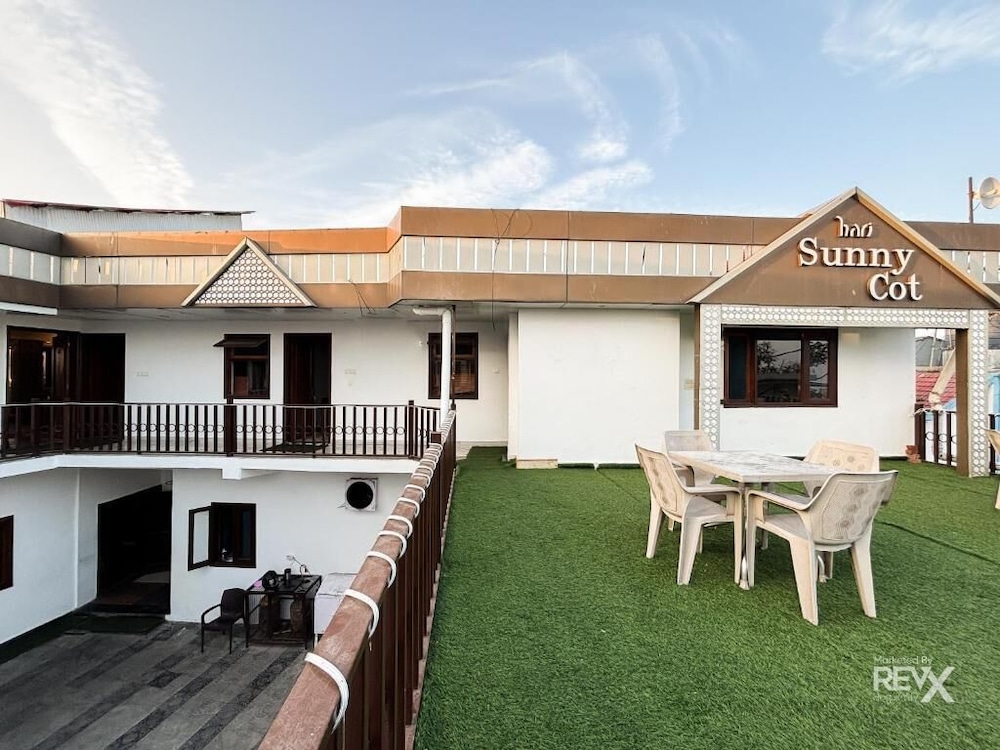 HOTEL SUNNY COT 49/55