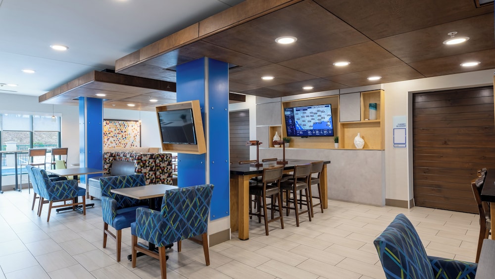 Holiday Inn Express Hotel And Suites Macon West 49/63
