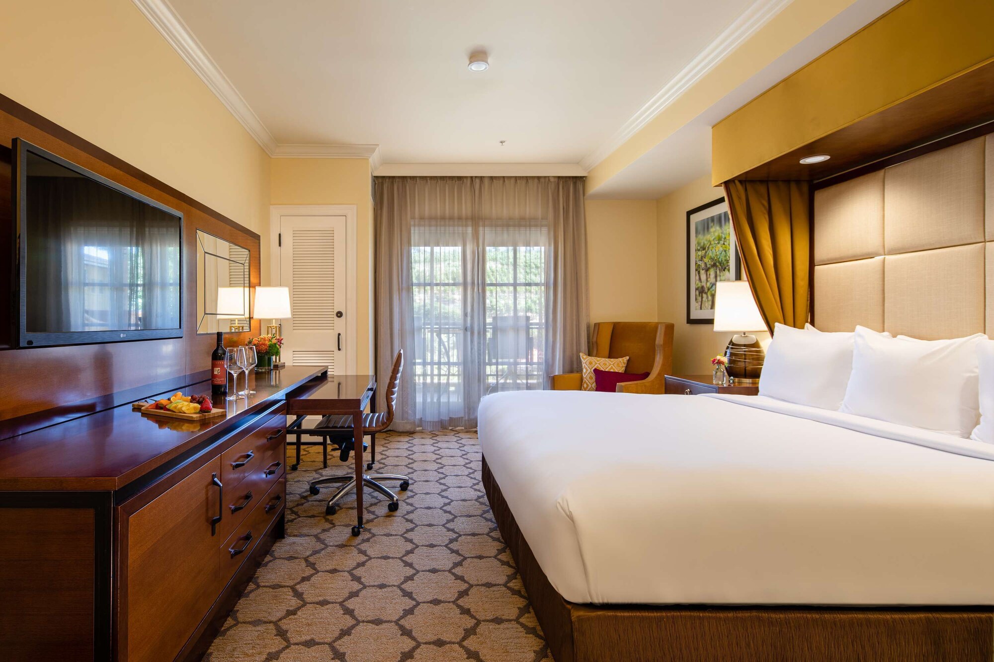 Estate, Vineyard, King Bed