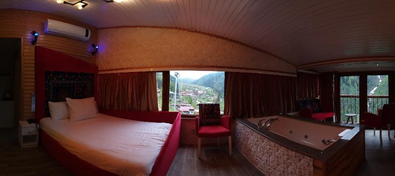 Honeymoon, Red, Suite