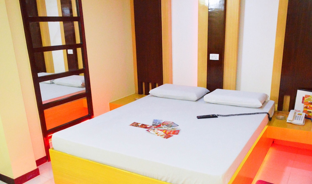 DELUXE, QUEEN BED