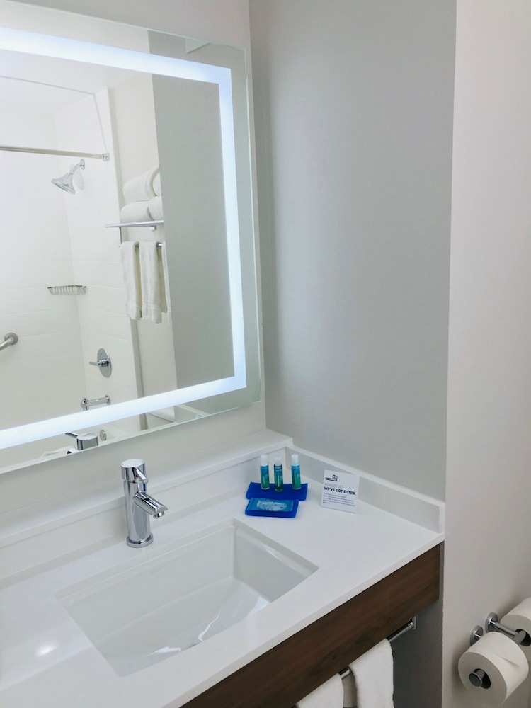 Holiday Inn Express Hotel And Suites Fremont Milpitas Central 25/69
