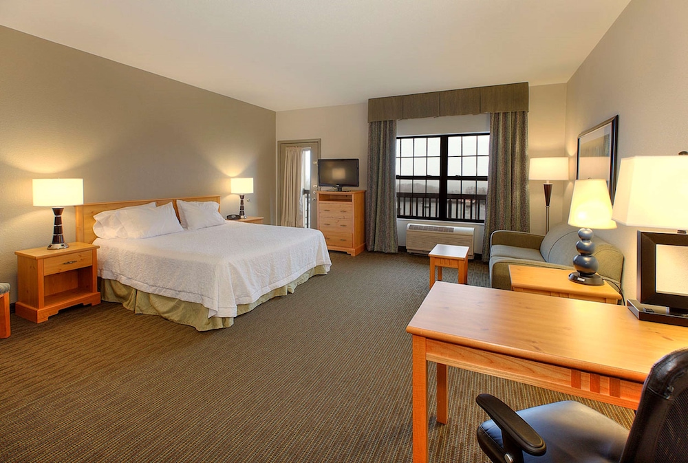 Hampton Inn & Suites by Hilton Petoskey 35/75