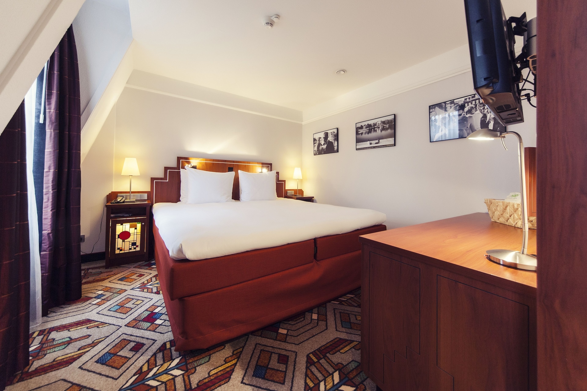 MASTER, SUITE, CANAL VIEW