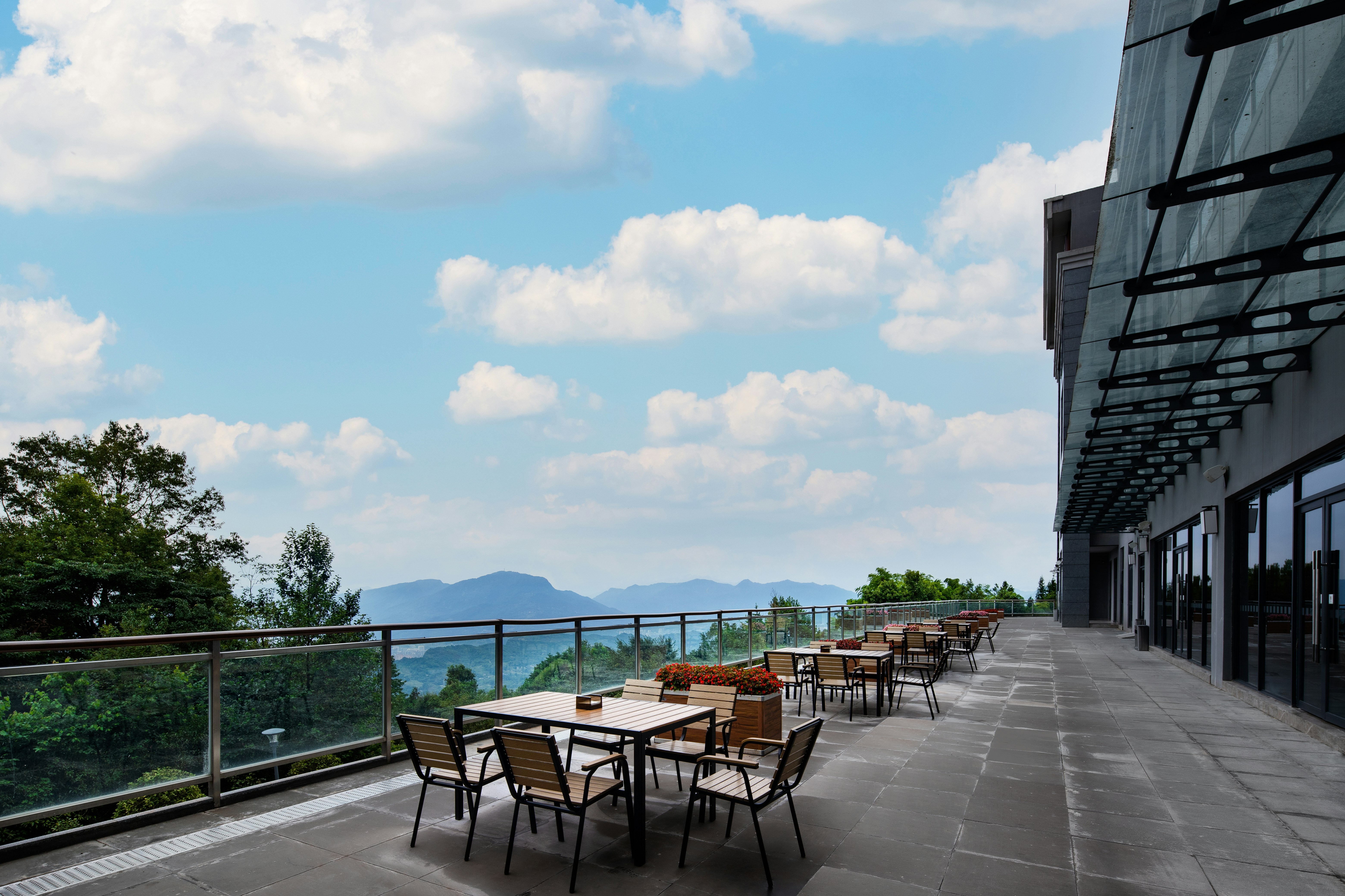 Holiday Inn Resort Mengding Mountain 68/71
