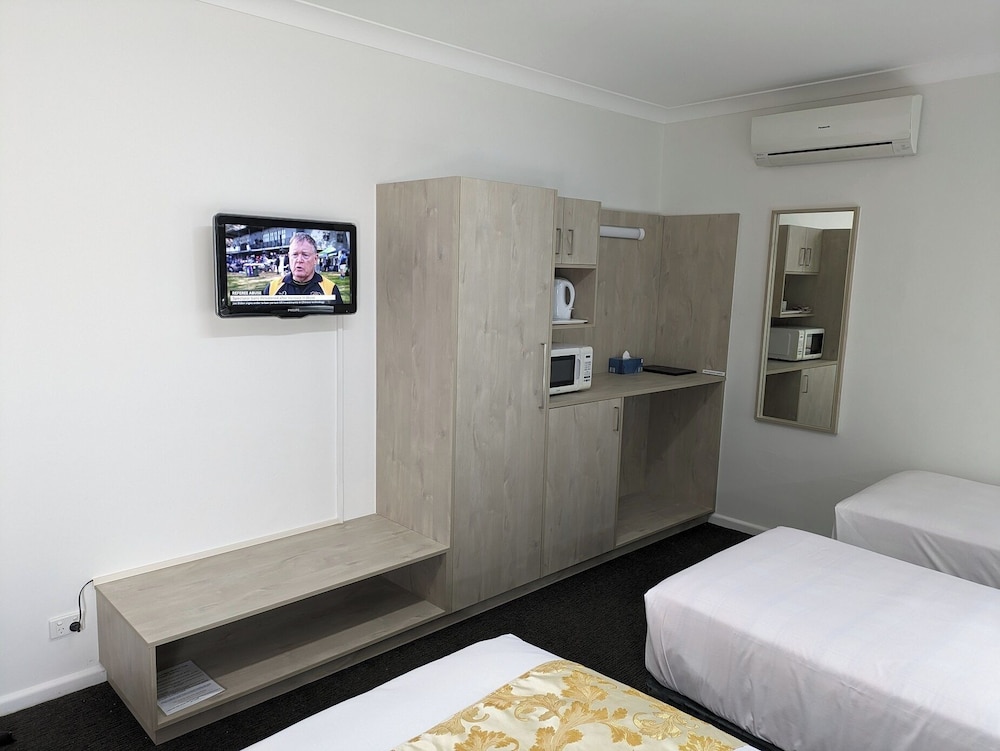 Country Lodge Motor Inn 15/50
