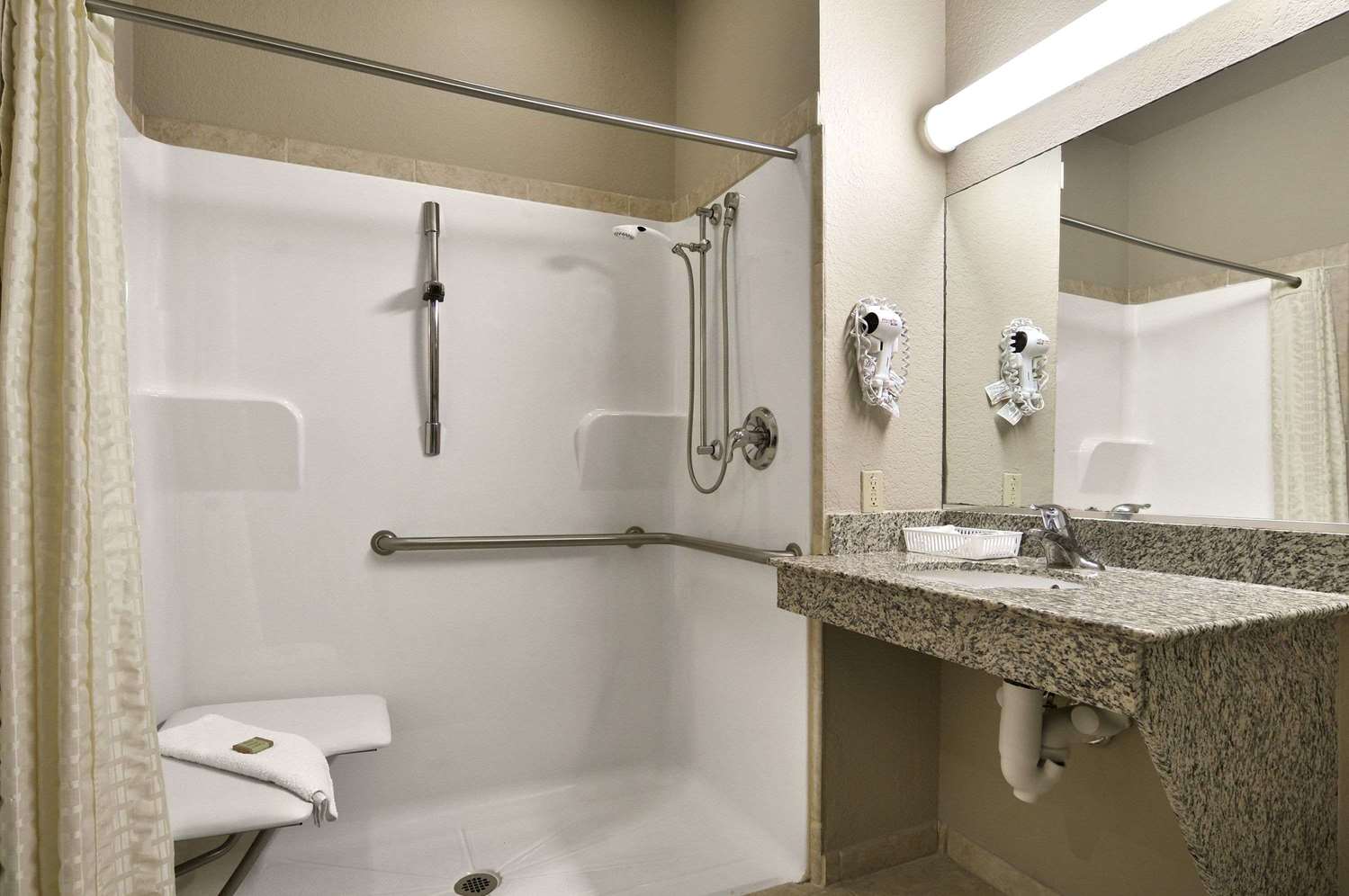 Super 8 By Wyndham San Antonio/Alamodome Area 36/38