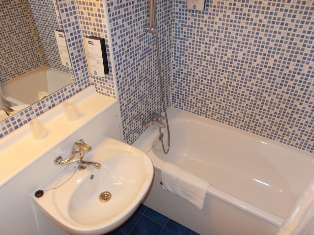 Standard, Twin Beds, Mountain View