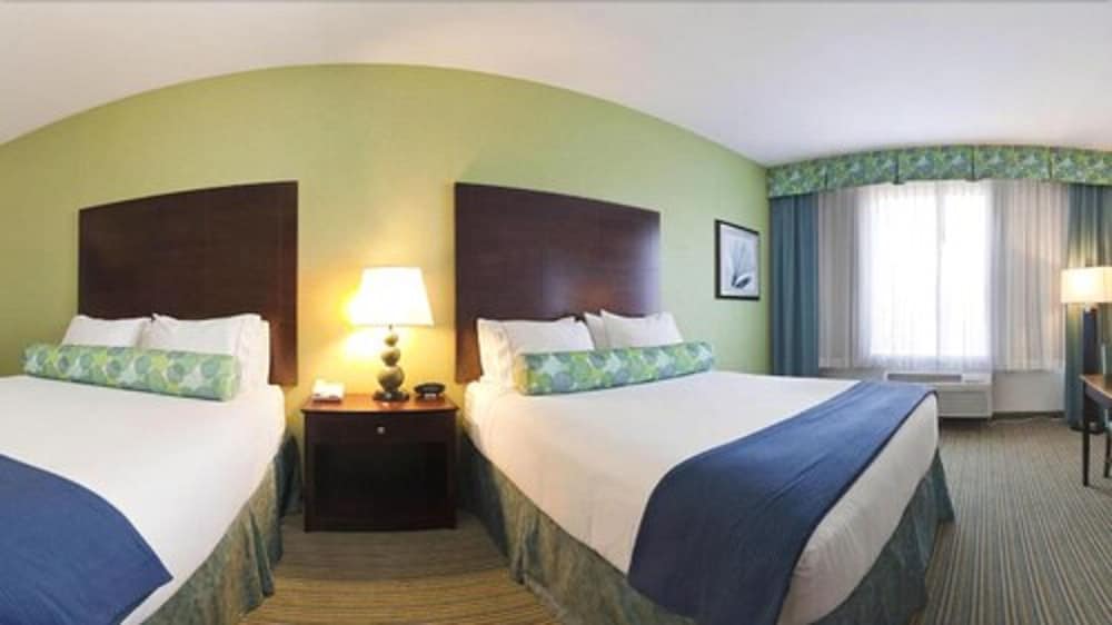 Holiday Inn Express Suites Graham 13/50