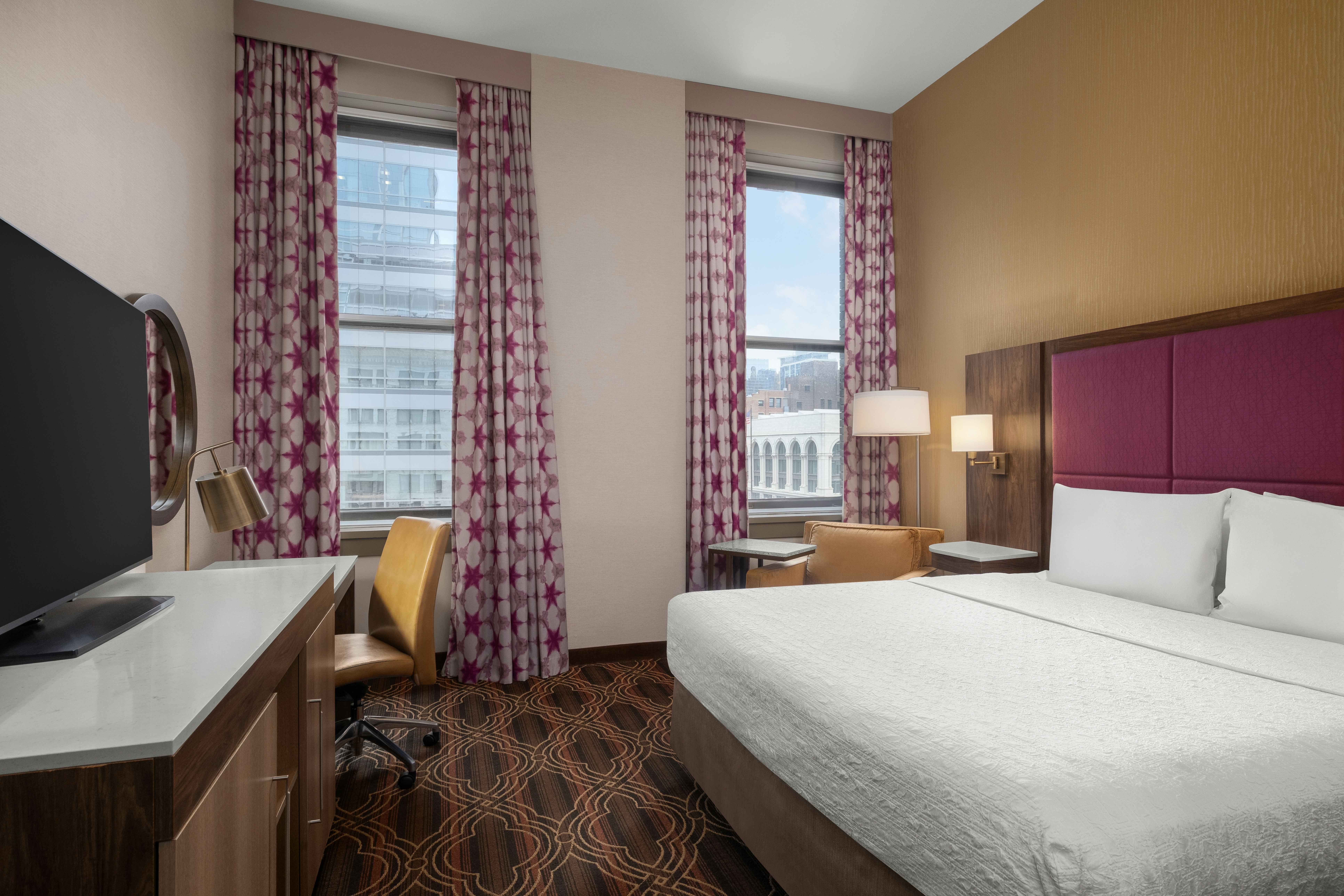 ROOM, KING BED, ACCESSIBLE
