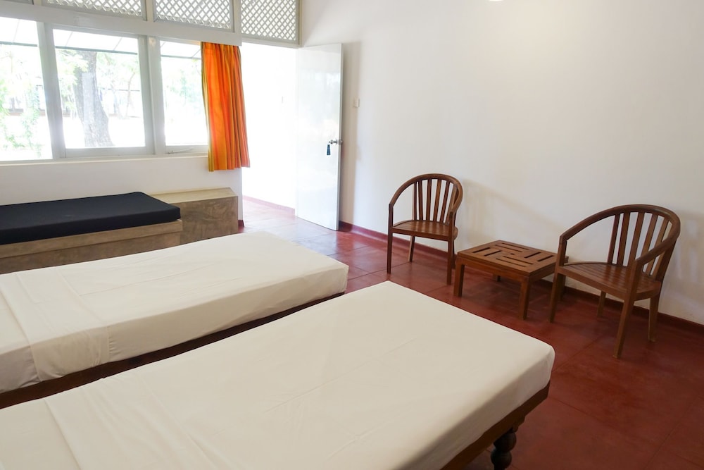 Nilaveli Beach Hotel 12/50